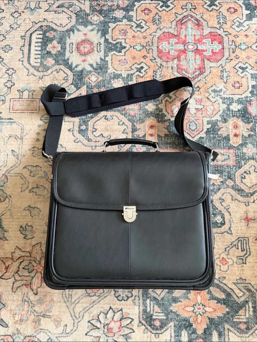 Men's Black Leather Crossbody Messenger Bag